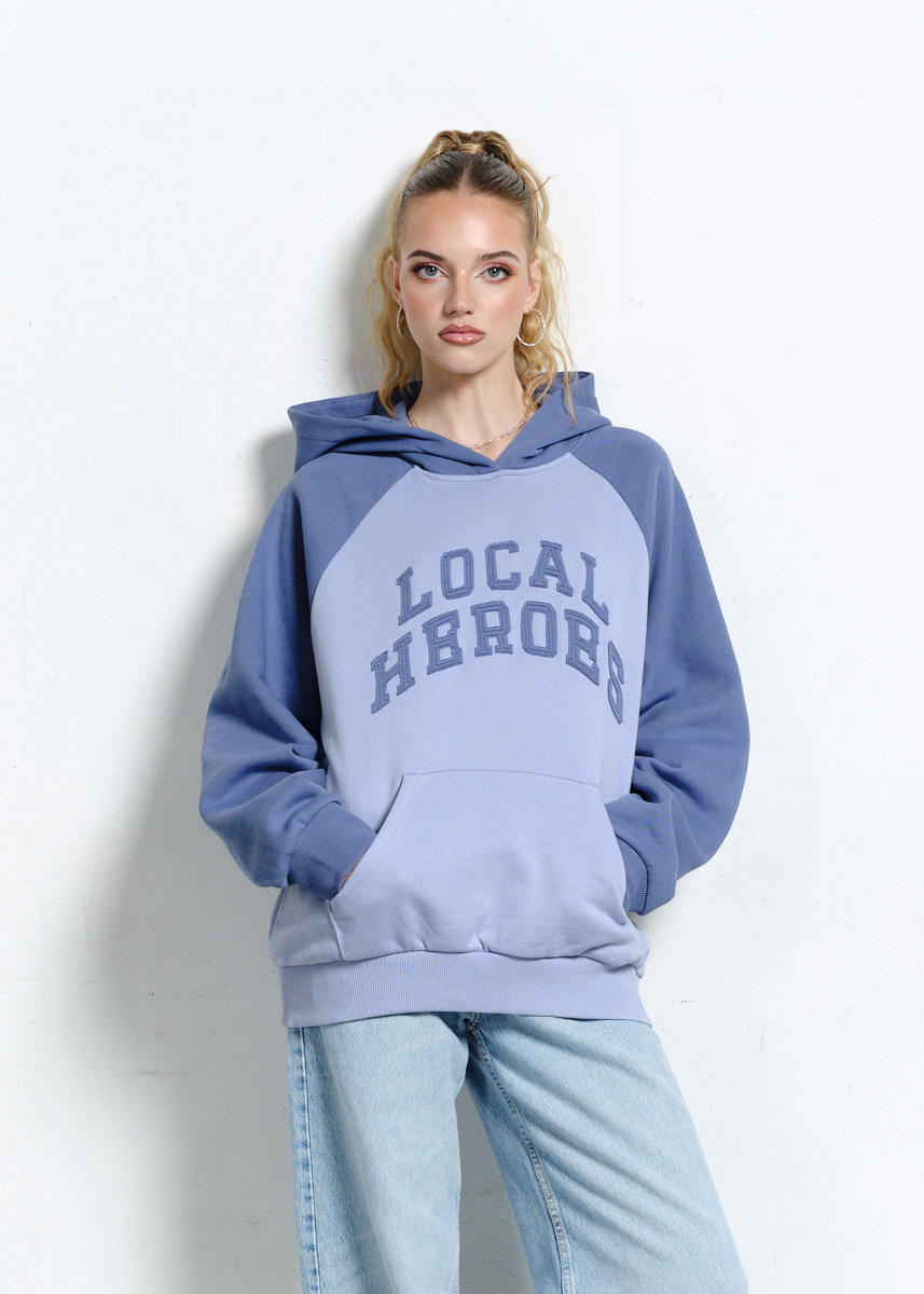 NIEBIESKA BLUZA Z KAPTUREM AURA