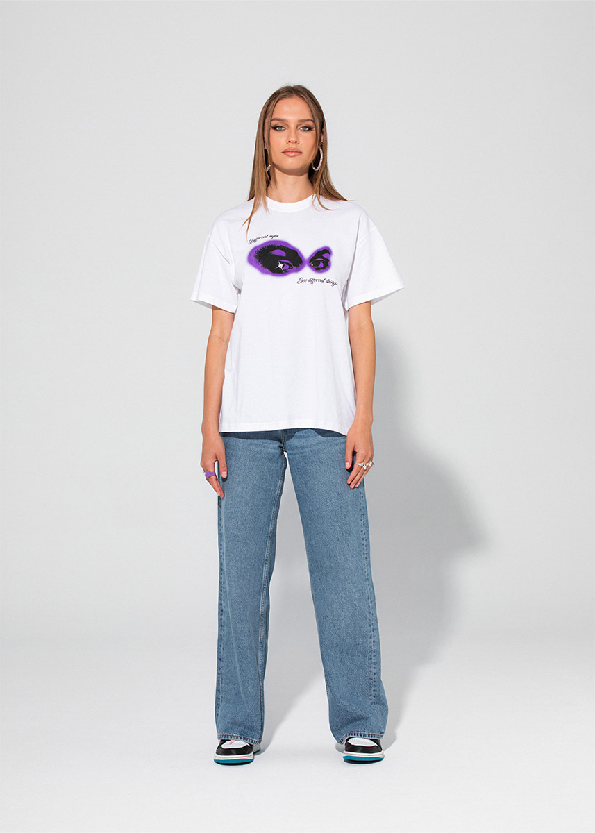 DIFFERENT EYES OVERSIZED TEE
